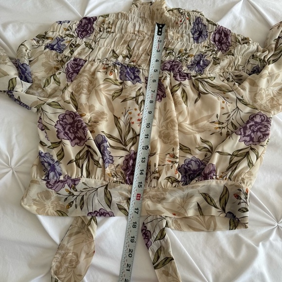 ASTR the‎ Label Women’s Rhonda Cream Floral Print Long Sleeve Blouse Medium EUC - Picture 10 of 16